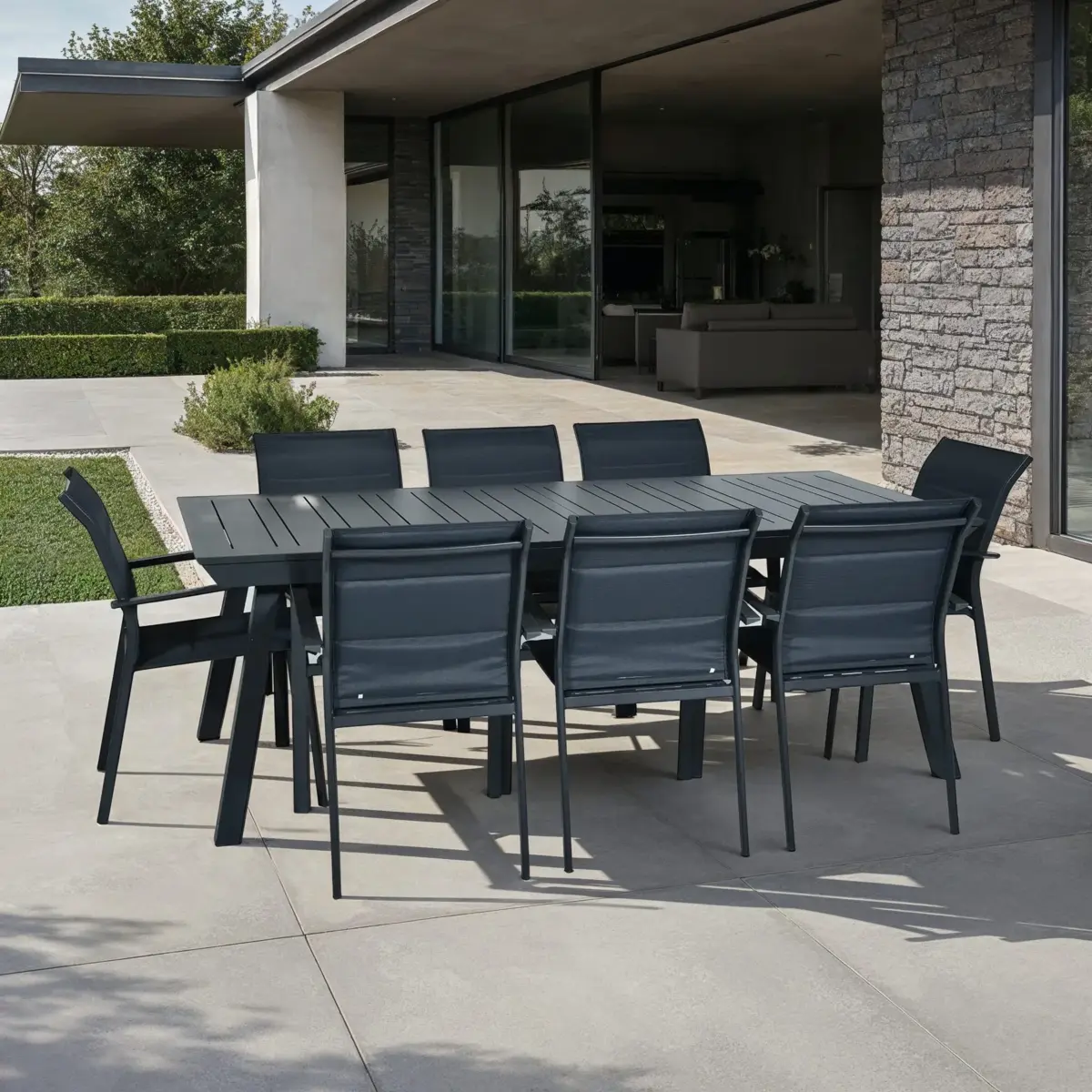 SAVOR Outdoor Dining Set
