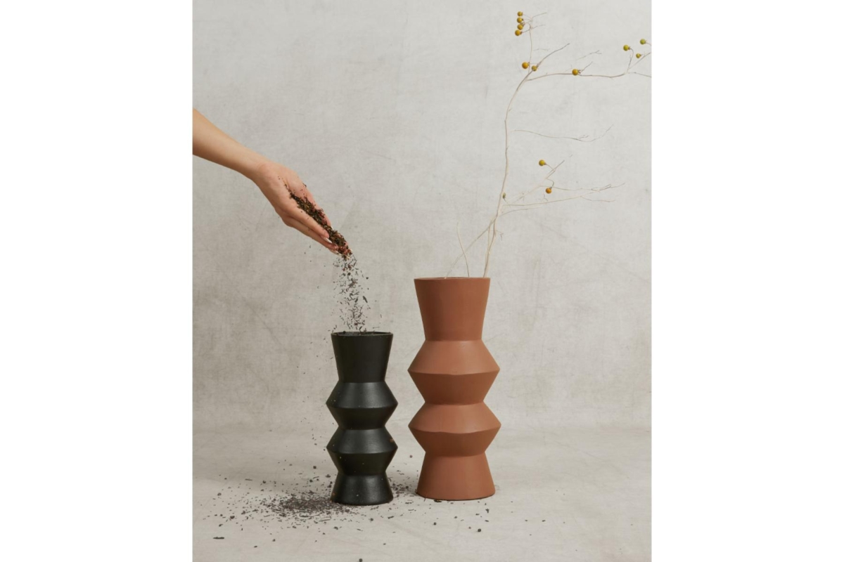 Forma Vase Aluminium Black