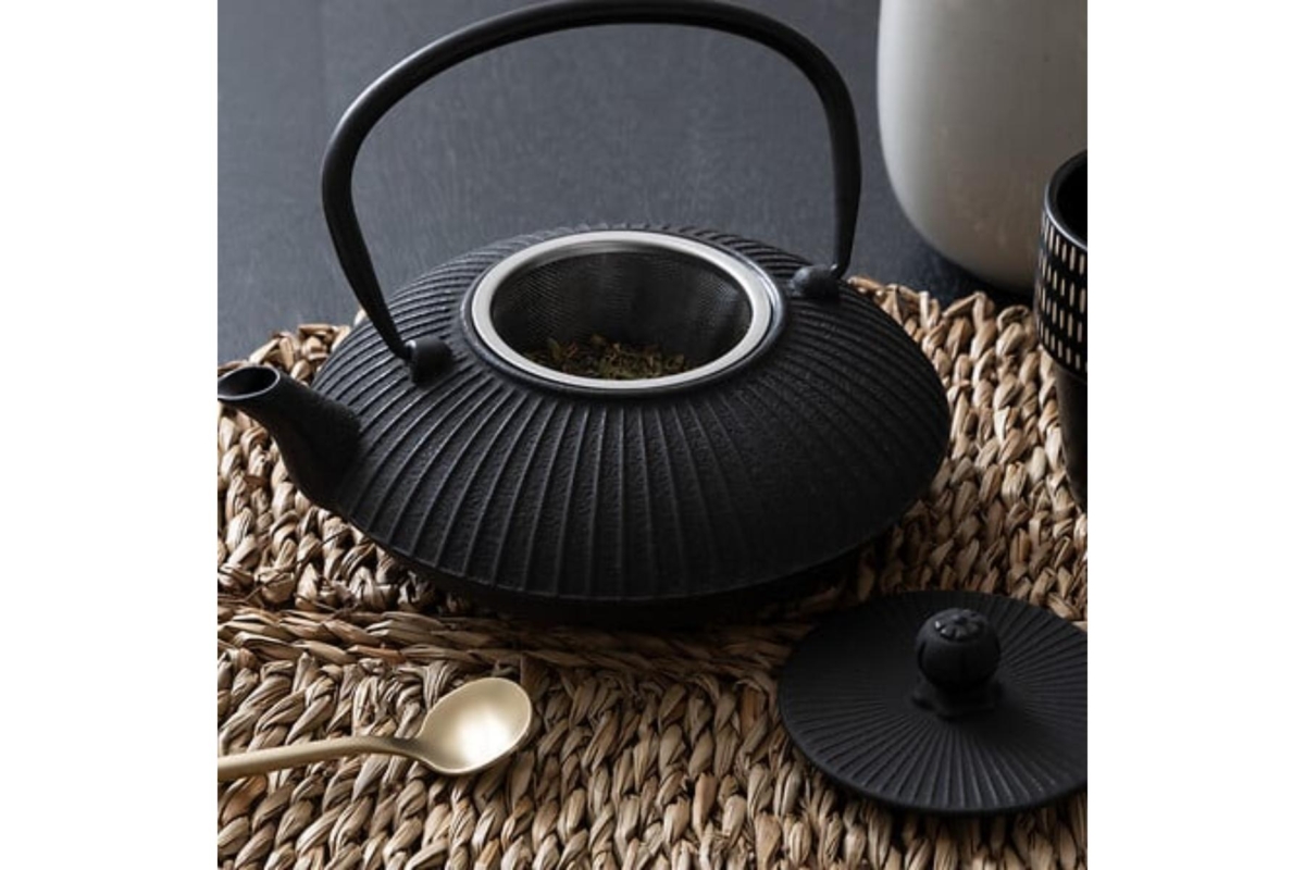 140619-3.jpg Garden Cast Iron Teapot