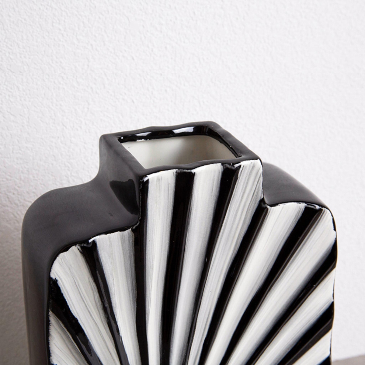 Shell Vase A
