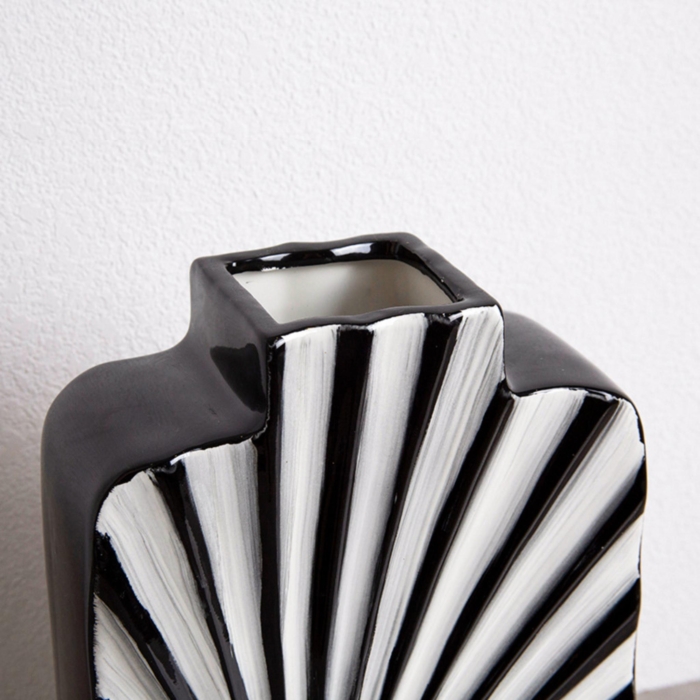 Shell Vase A