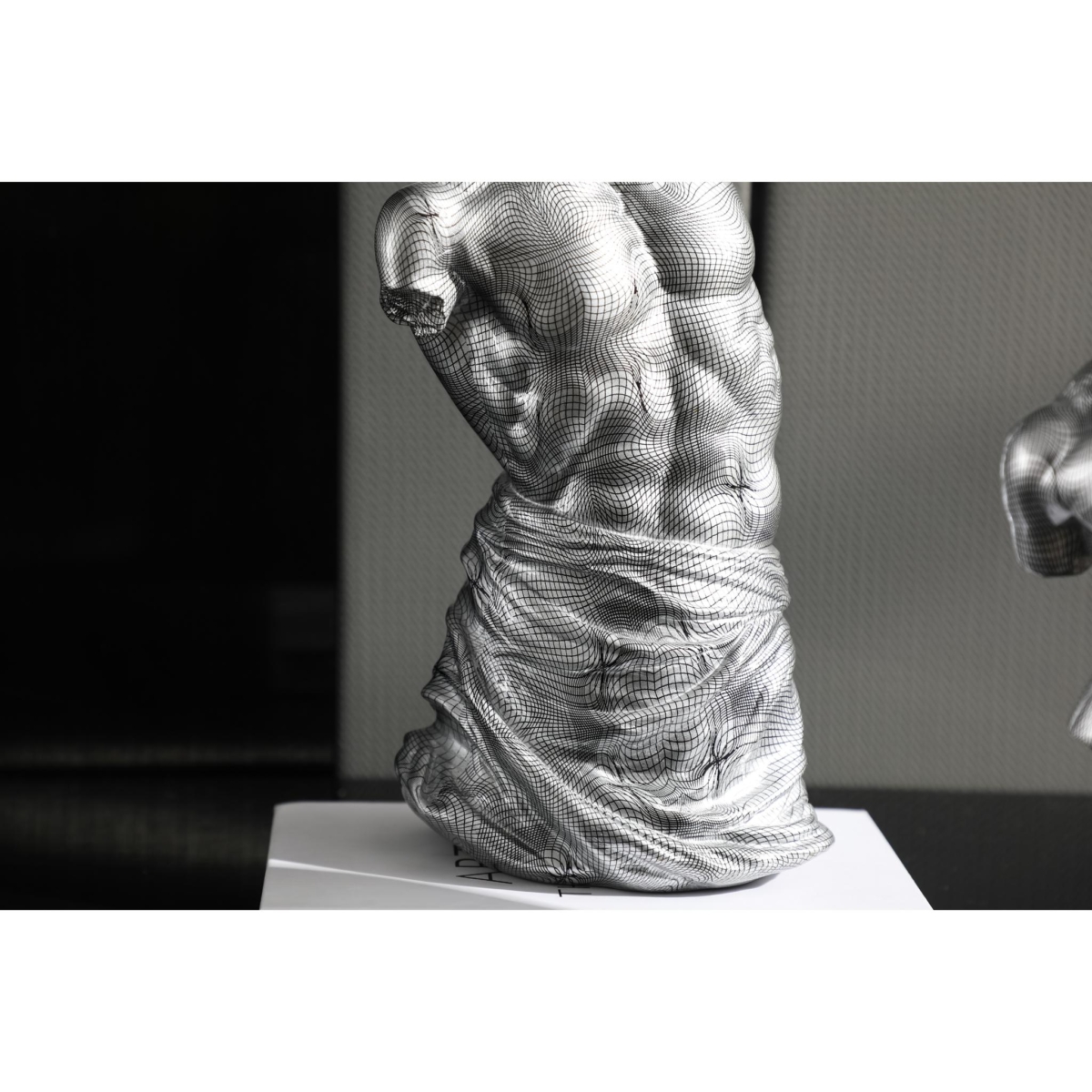 FC-SZ23028-2.jpg Resin Half-body Sculpture