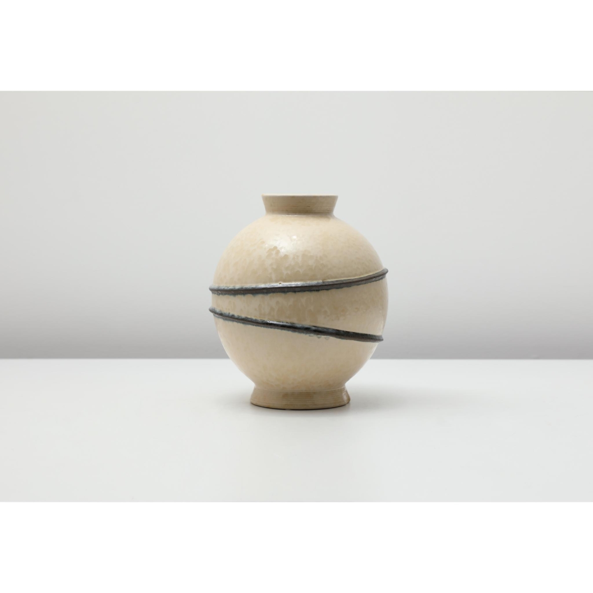 FD-D24063-5.jpg Astral Vase