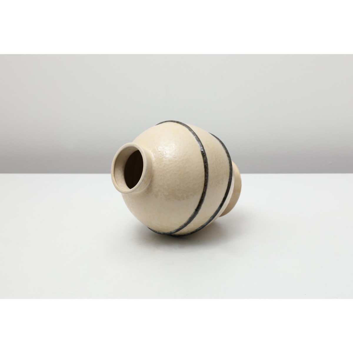 FD-D24063-6.jpg Astral Vase