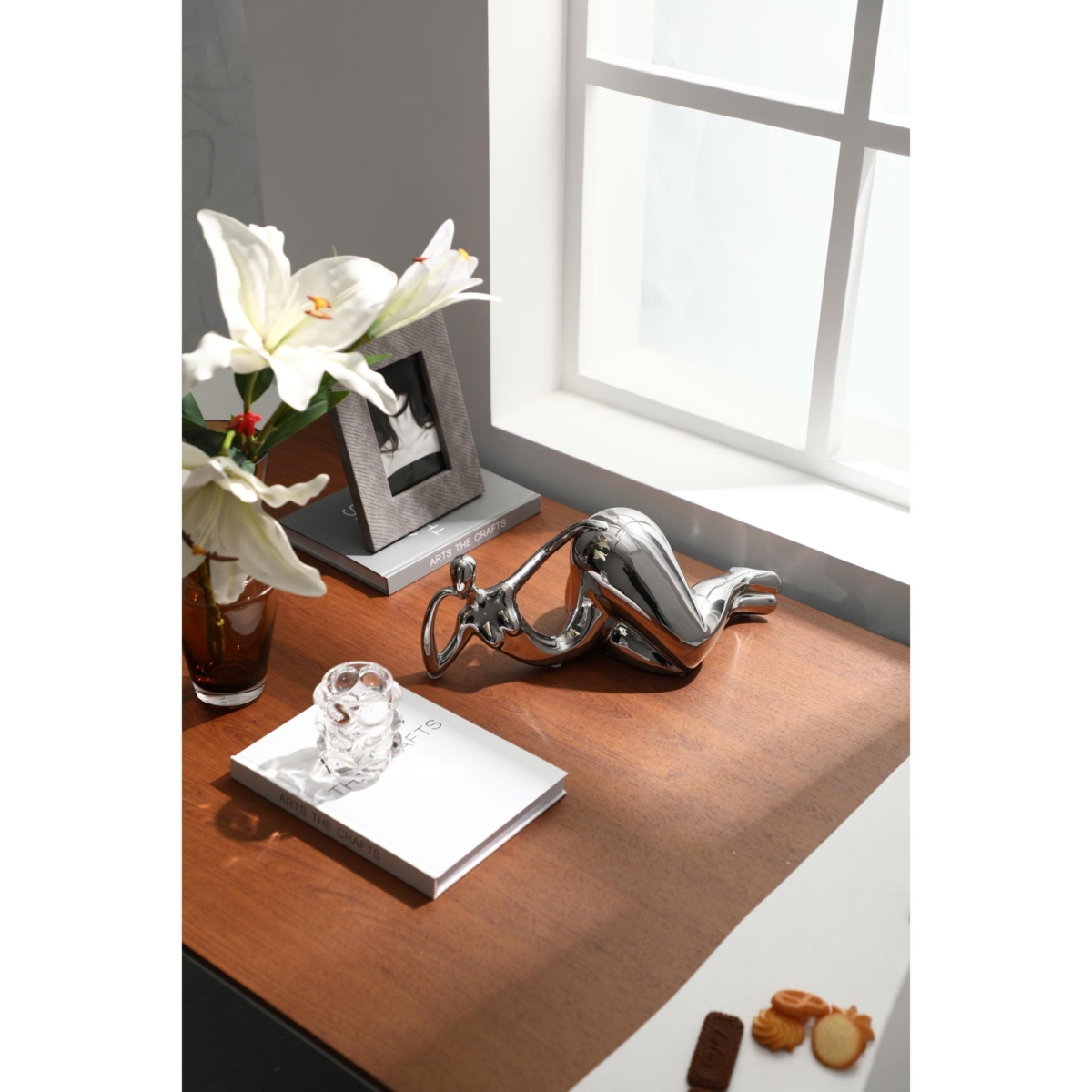 FD-D25039-1.jpg Elegant Woman Ornament