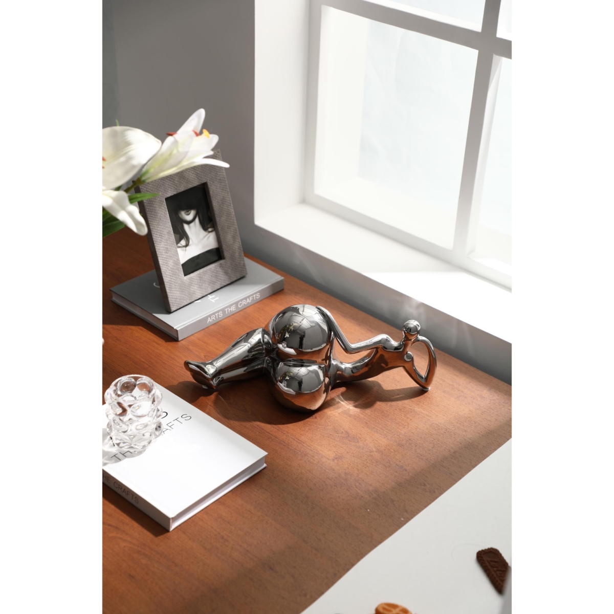 FD-D25039-5.jpg Elegant Woman Ornament