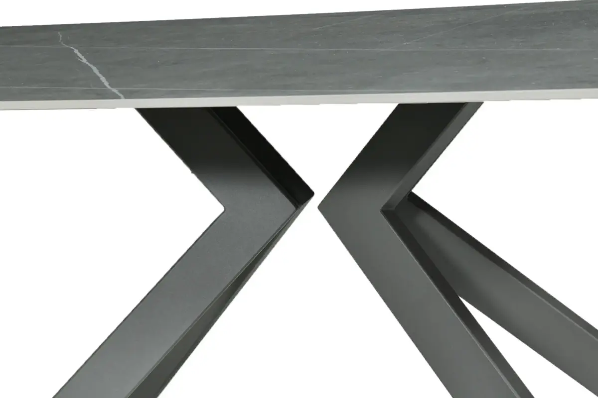 ALIEN Dining Table