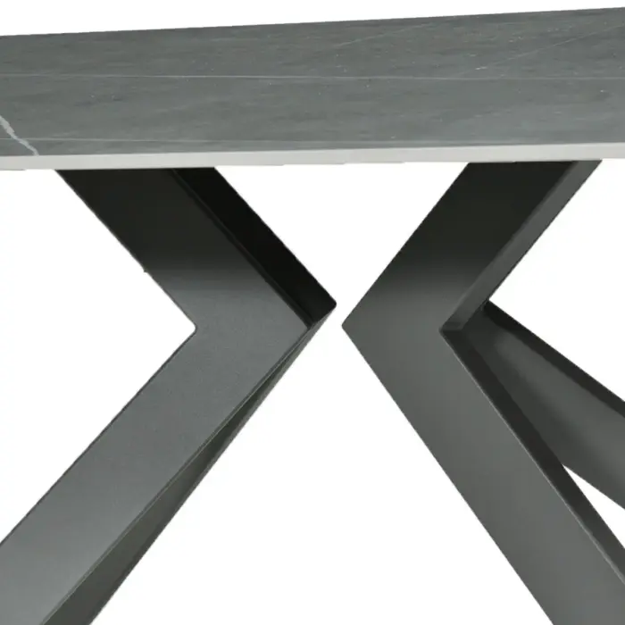 ALIEN Dining Table