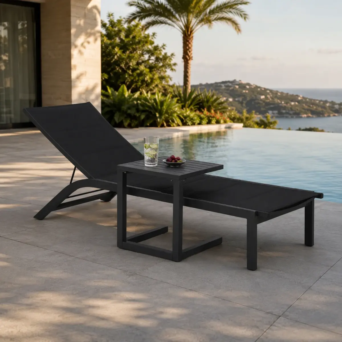 ECLIPSE Sunbed with Side Table